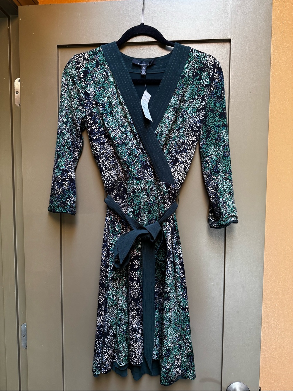 White House Black Market reversible Green and Floral Wrap Midi Dress NWT 4P